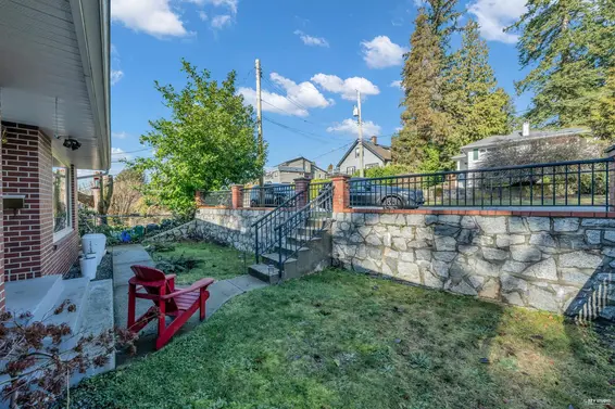 441 Tempe Crescent, North Vancouver For Sale - image 29
