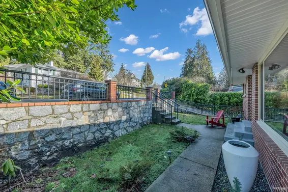 441 Tempe Crescent, North Vancouver For Sale - image 30