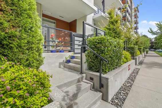 TH1 128 East 8th Street, North Vancouver For Sale - image 1