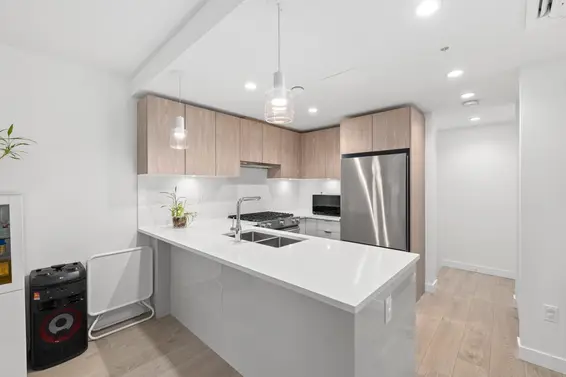 TH1 128 East 8th Street, North Vancouver For Sale - image 11