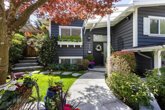 3665 Rutherford Crescent, North Vancouver For Sale - image 2