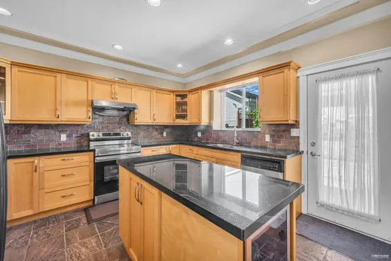 648 East 3rd Street, North Vancouver For Sale - image 18