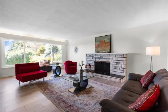 1895 Rosebery Avenue, West Vancouver For Sale - image 2