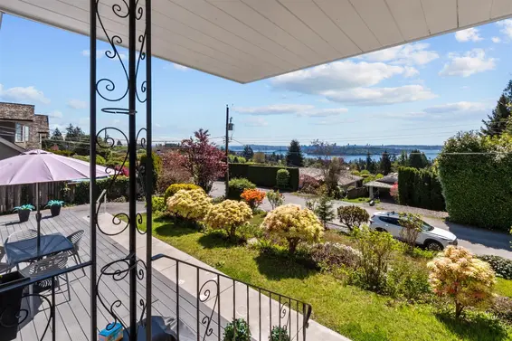 1895 Rosebery Avenue, West Vancouver For Sale - image 3