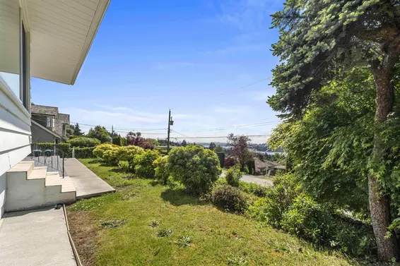 1895 Rosebery Avenue, West Vancouver For Sale - image 33