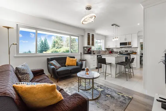1895 Rosebery Avenue, West Vancouver For Sale - image 9