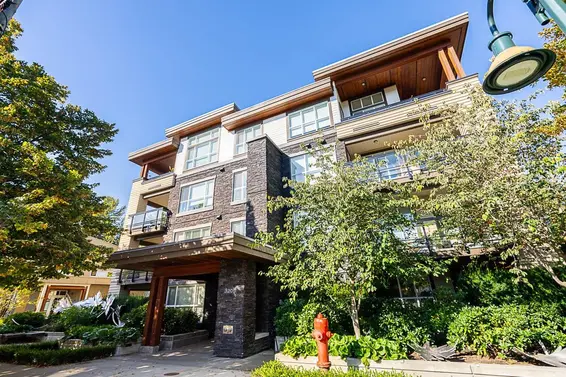 417 3205 Mountain Highway, North Vancouver