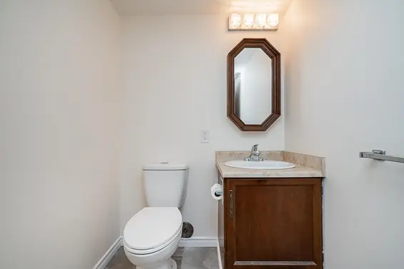 801 444 Lonsdale Avenue, North Vancouver For Sale - image 16