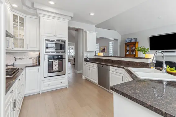 1 5110 Alderfeild Place, West Vancouver For Sale - image 3