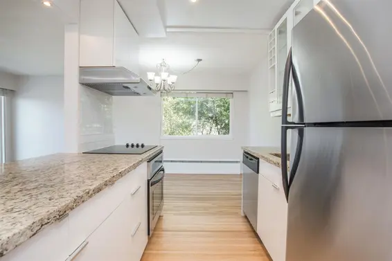 11 1450 Chesterfield Avenue, North Vancouver For Sale - image 2
