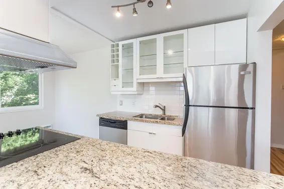 11 1450 Chesterfield Avenue, North Vancouver For Sale - image 3