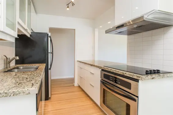 11 1450 Chesterfield Avenue, North Vancouver For Sale - image 4