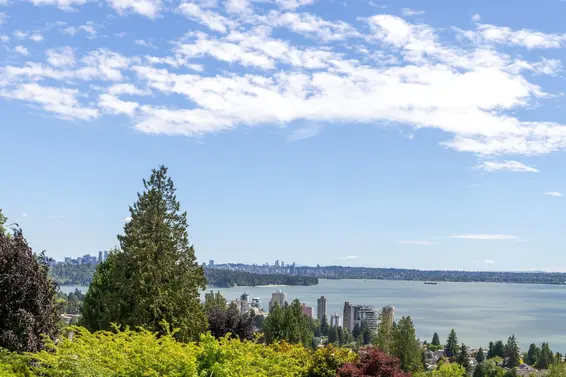 2370 Queens Avenue, West Vancouver For Sale - image 33