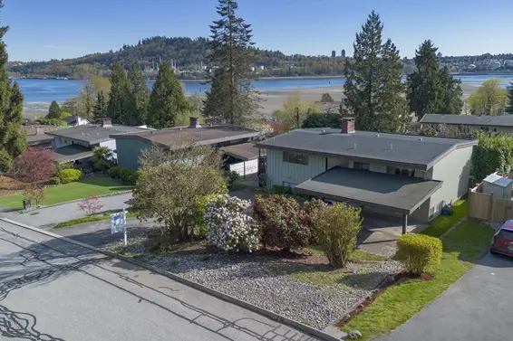 581 Ellis Street, North Vancouver For Sale - image 2