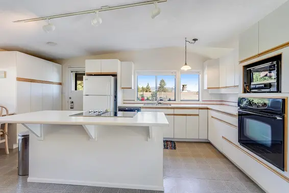 581 Ellis Street, North Vancouver For Sale - image 8