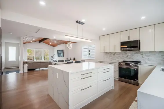 757 East 18th Street, North Vancouver For Sale - image 3