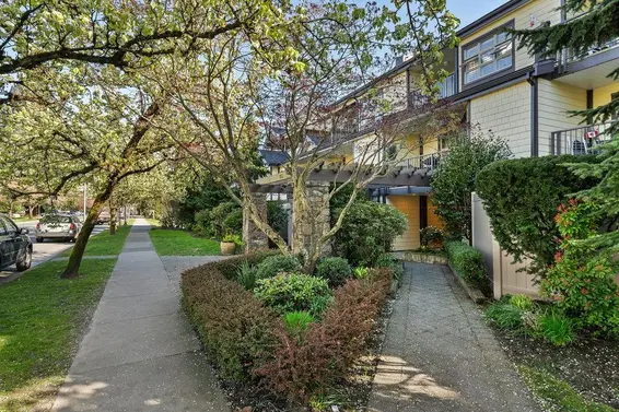 207 235 West 4th Street, North Vancouver