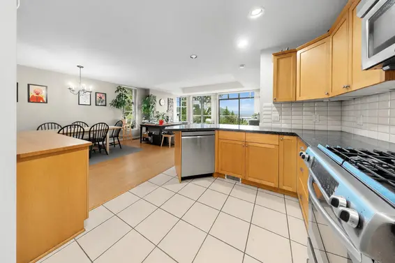 8725 Seascape Drive, West Vancouver For Sale - image 14