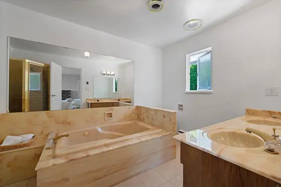 1373 Camwell Drive, West Vancouver For Sale - image 24