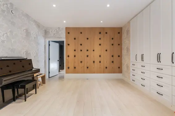 360 East Windsor Road, North Vancouver For Sale - image 31