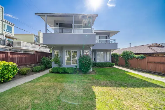 215 West 18th Street, North Vancouver