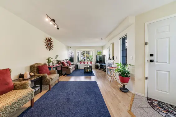 215 West 18th Street, North Vancouver For Sale - image 3