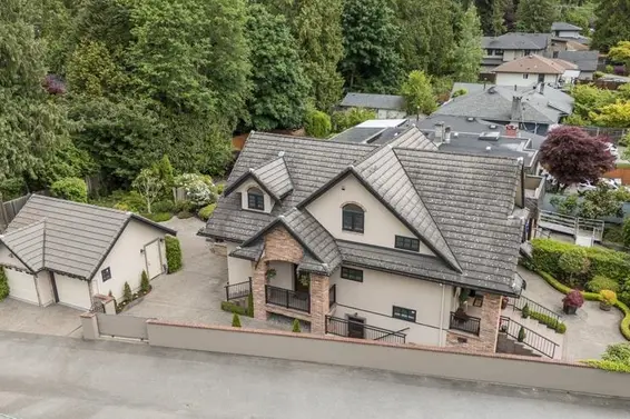 1134 Montroyal Boulevard, North Vancouver For Sale - image 4