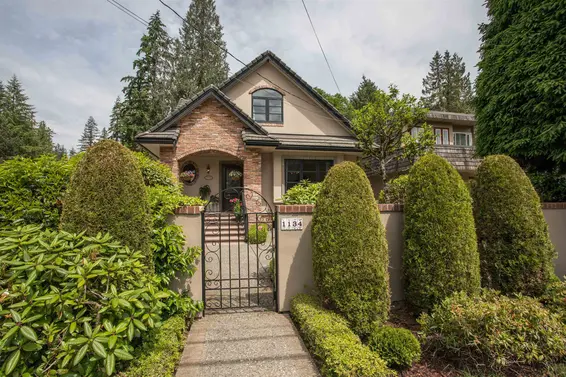 1134 Montroyal Boulevard, North Vancouver For Sale - image 5