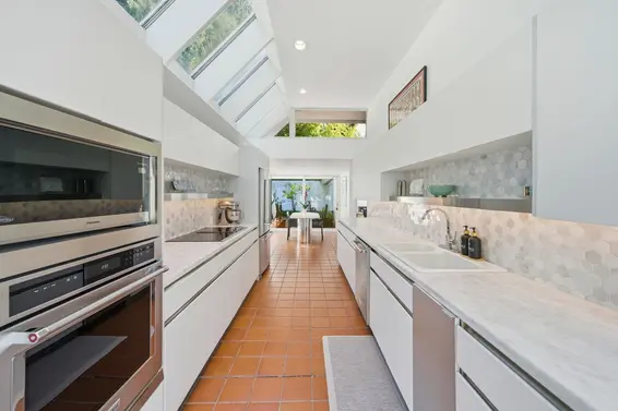 5210 Marine Drive, West Vancouver For Sale - image 9