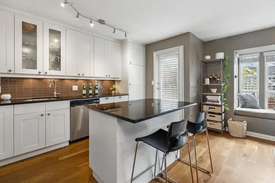 112 225 East 6th Street, North Vancouver