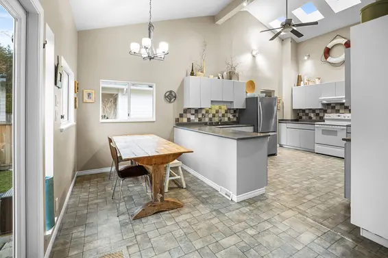 1140 West 20th Street, North Vancouver For Sale - image 5