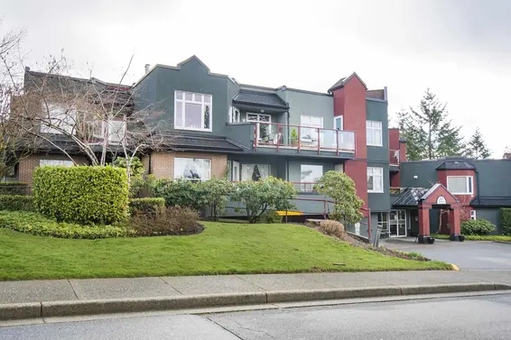 201 2800 Chesterfield Avenue, North Vancouver For Sale - image 2