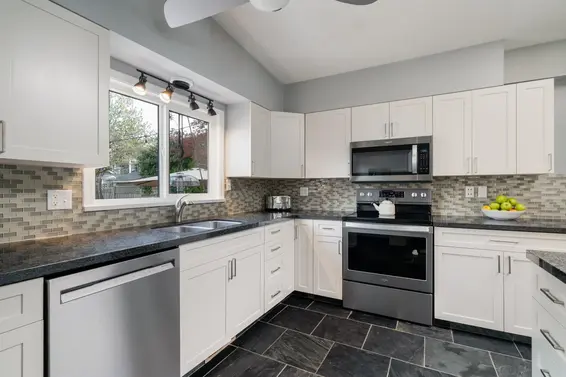 1932 Jones Avenue, North Vancouver For Sale - image 17