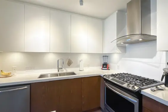 303 3602 Aldercrest Drive, North Vancouver For Sale - image 13