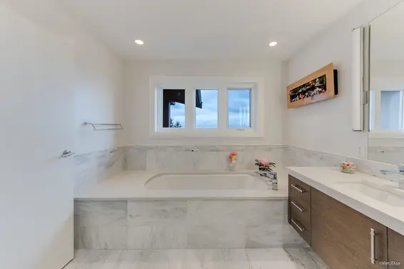 1020 Eyremount Drive, West Vancouver For Sale - image 16