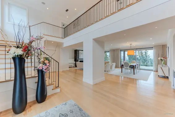 1020 Eyremount Drive, West Vancouver For Sale - image 2