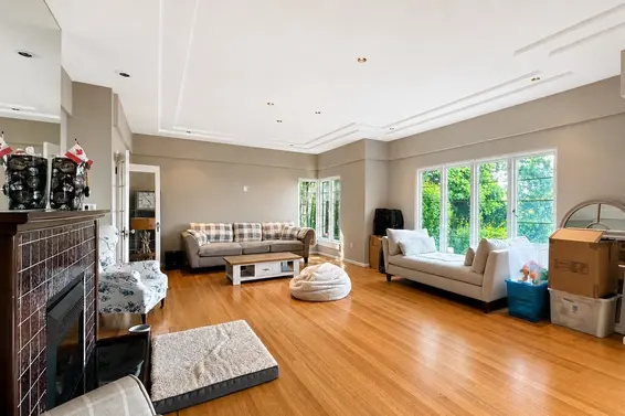 4468 Stone Crescent, West Vancouver For Sale - image 2
