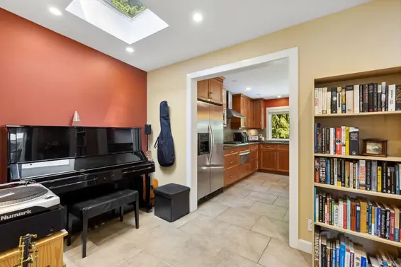 2591 Belloc Street, North Vancouver For Sale - image 13