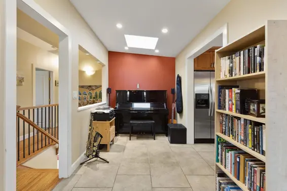 2591 Belloc Street, North Vancouver For Sale - image 15