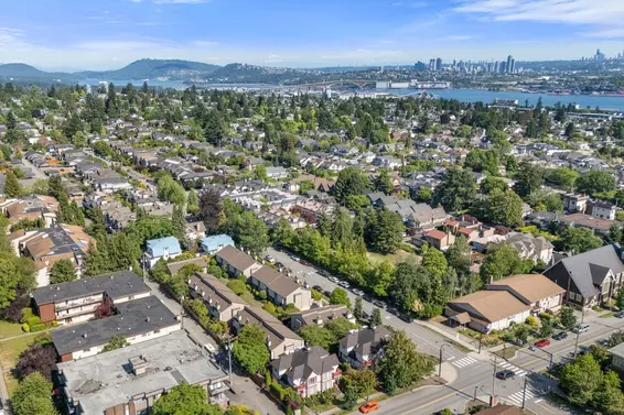 18 220 East 11th Street, North Vancouver For Sale - image 38