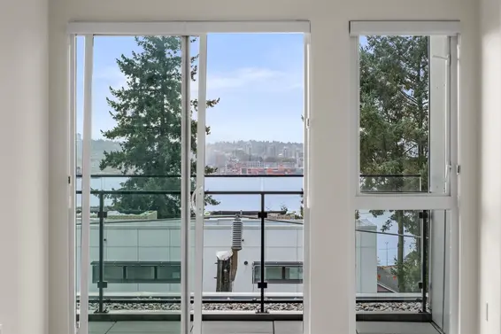 553 422 East 3rd Street, North Vancouver For Sale - image 5