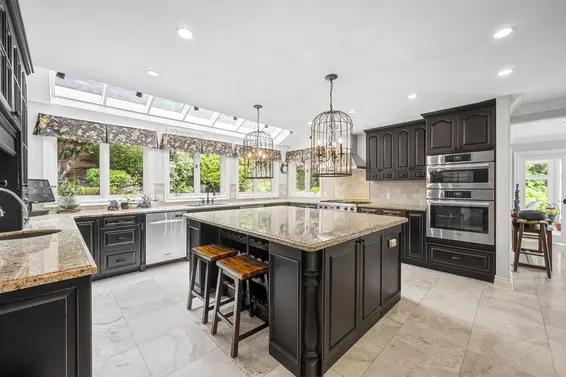2327 Westhill Drive, West Vancouver For Sale - image 5