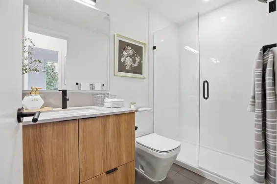 24 533 East 3rd Street, North Vancouver For Sale - image 34