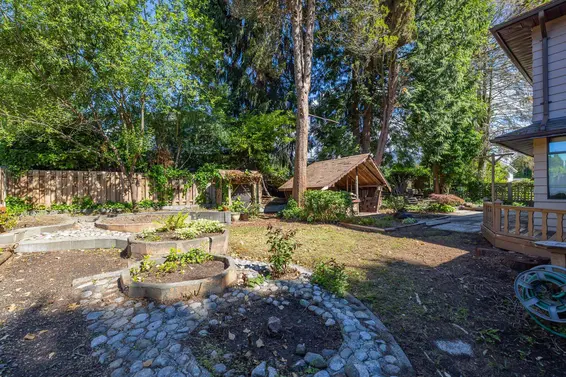 2495 Lauralynn Drive, North Vancouver For Sale - image 10