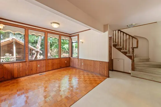 2495 Lauralynn Drive, North Vancouver For Sale - image 12