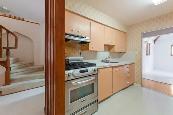 2495 Lauralynn Drive, North Vancouver For Sale - image 23