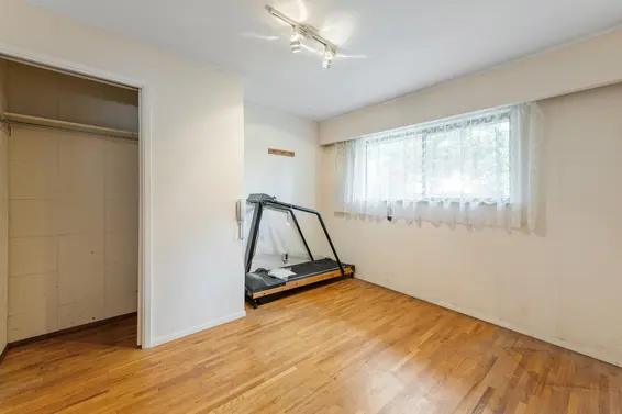 2495 Lauralynn Drive, North Vancouver For Sale - image 25