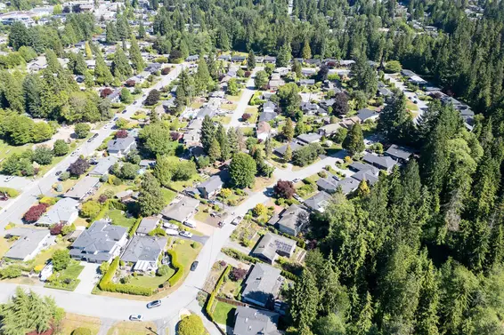2495 Lauralynn Drive, North Vancouver For Sale - image 3