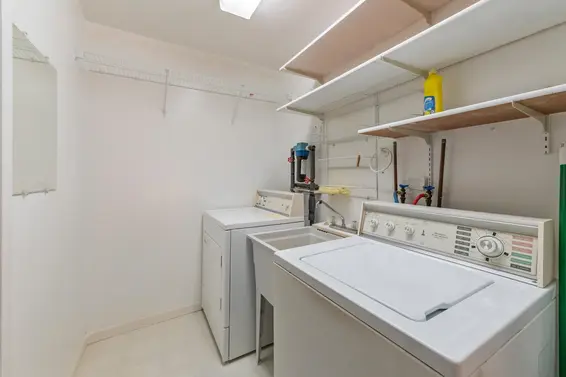 2495 Lauralynn Drive, North Vancouver For Sale - image 32