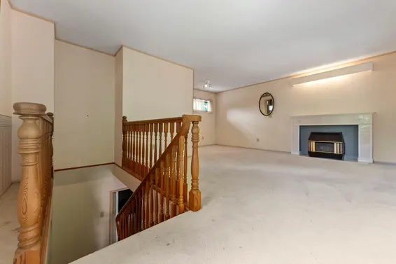 2495 Lauralynn Drive, North Vancouver For Sale - image 35